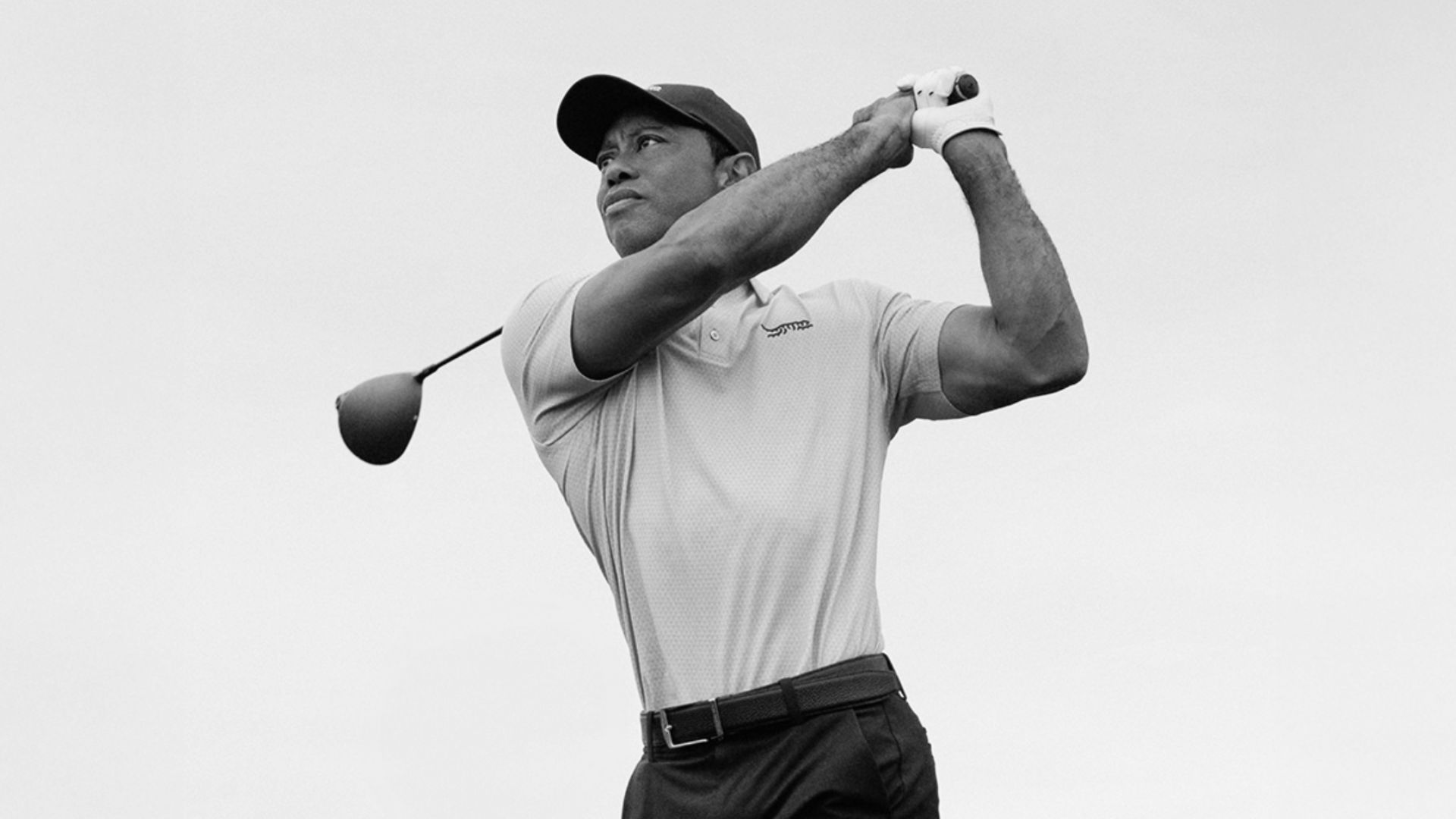 tiger woods swinging a golf club